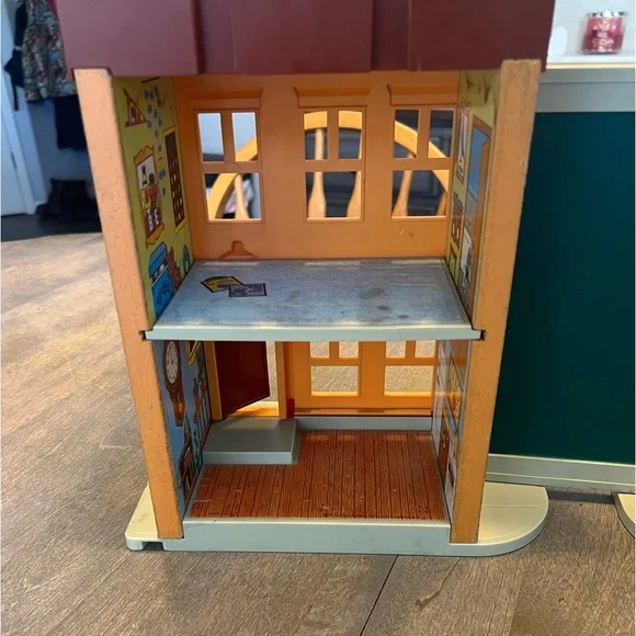 Vintage 1974 Fisher-Price Sesame Street clubhouse with figurines. - Picture 5 of 16